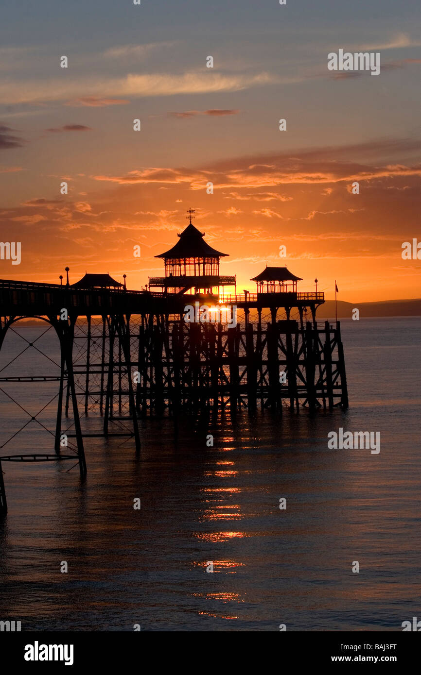 Clevedon Pier North Somerset At Sunset Stock Photo Alamy clevedon-pier-north-somerset-at-sunset-stock-photo-alamy