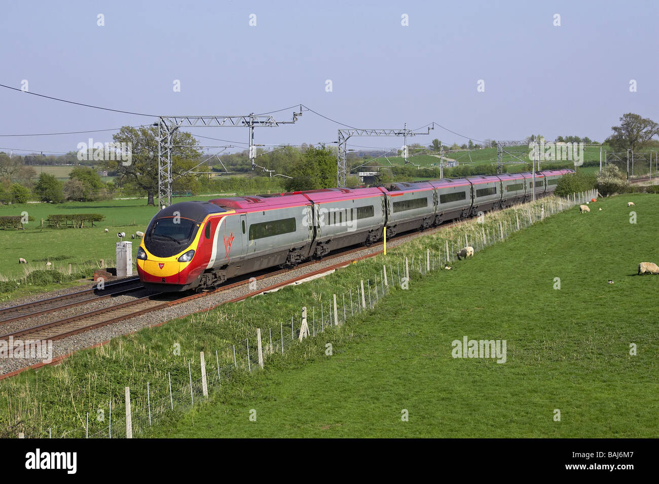 Virgin Pendolino forms 15 45 London Euston Carlisle on 20 04 09 Stock Photo