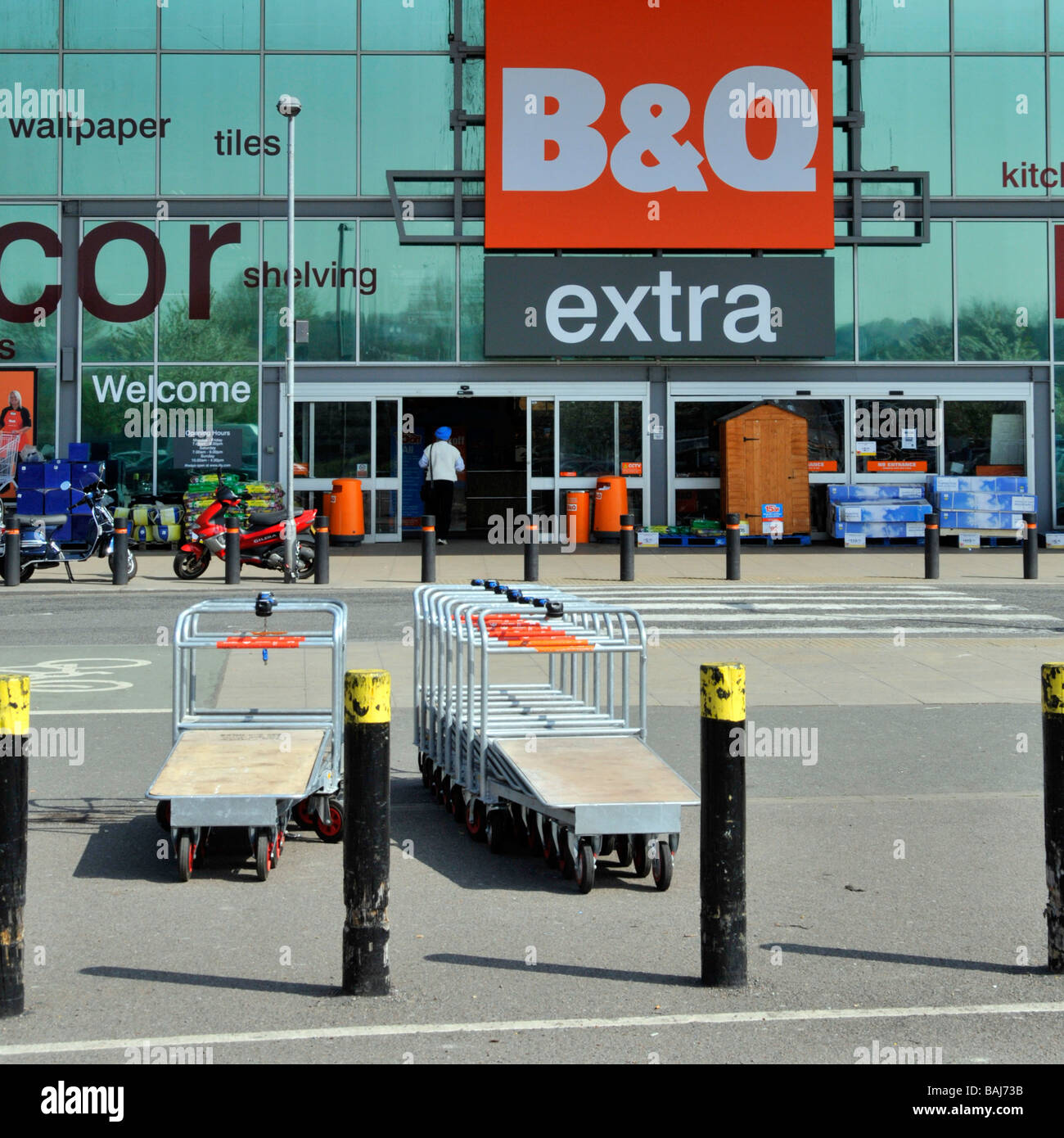 B&Q Extra DIY store front at Greenwich retail park Stock Photo