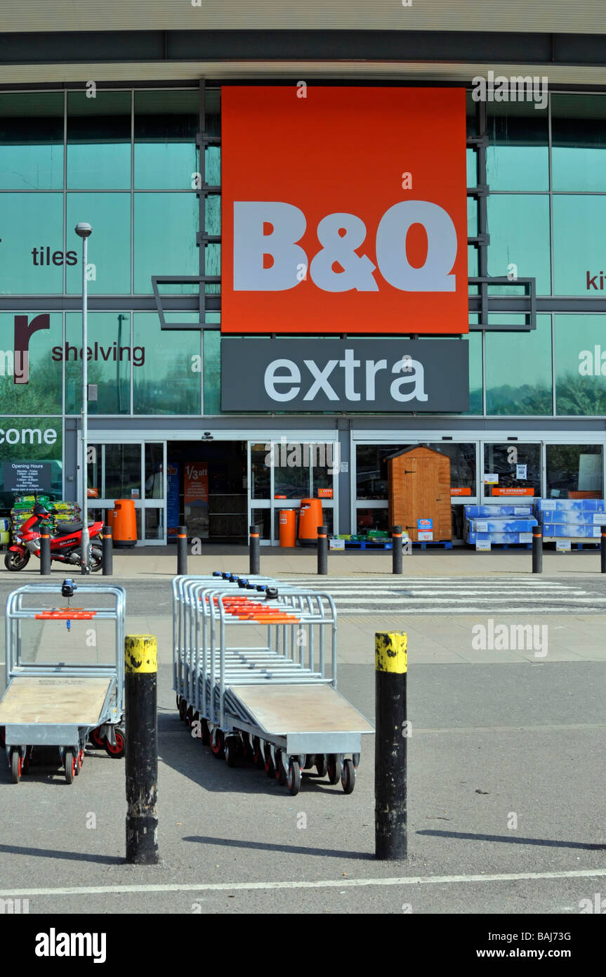 B&Q Extra DIY store front at Greenwich retail park Stock Photo Alamy