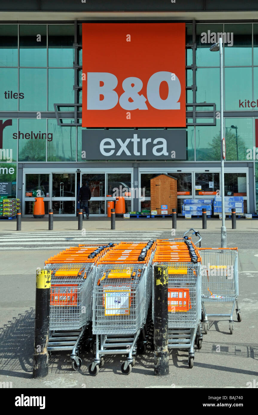 B&Q Extra DIY store front at Greenwich retail park Stock Photo
