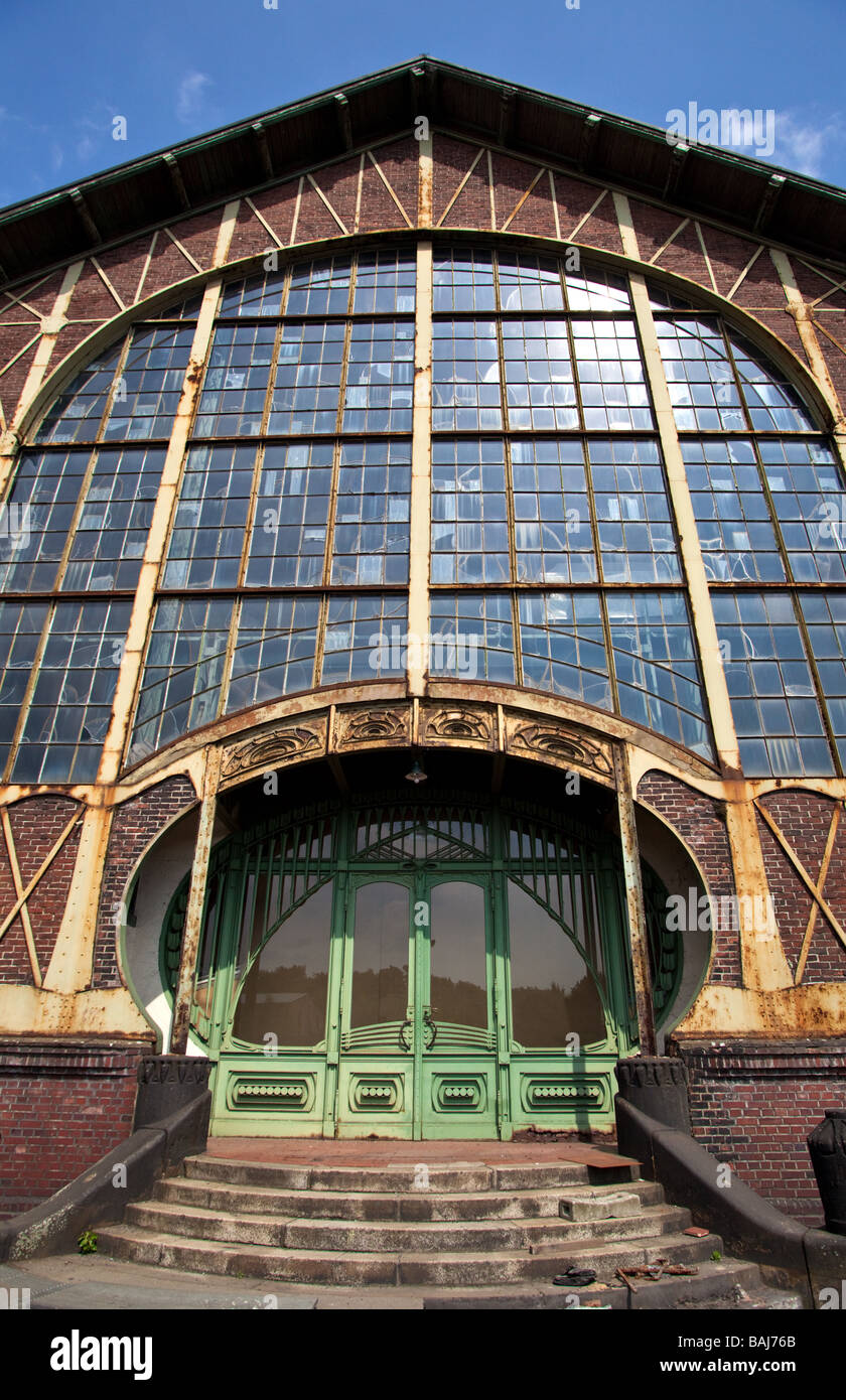 Art deco entrance hi-res stock photography and images - Alamy