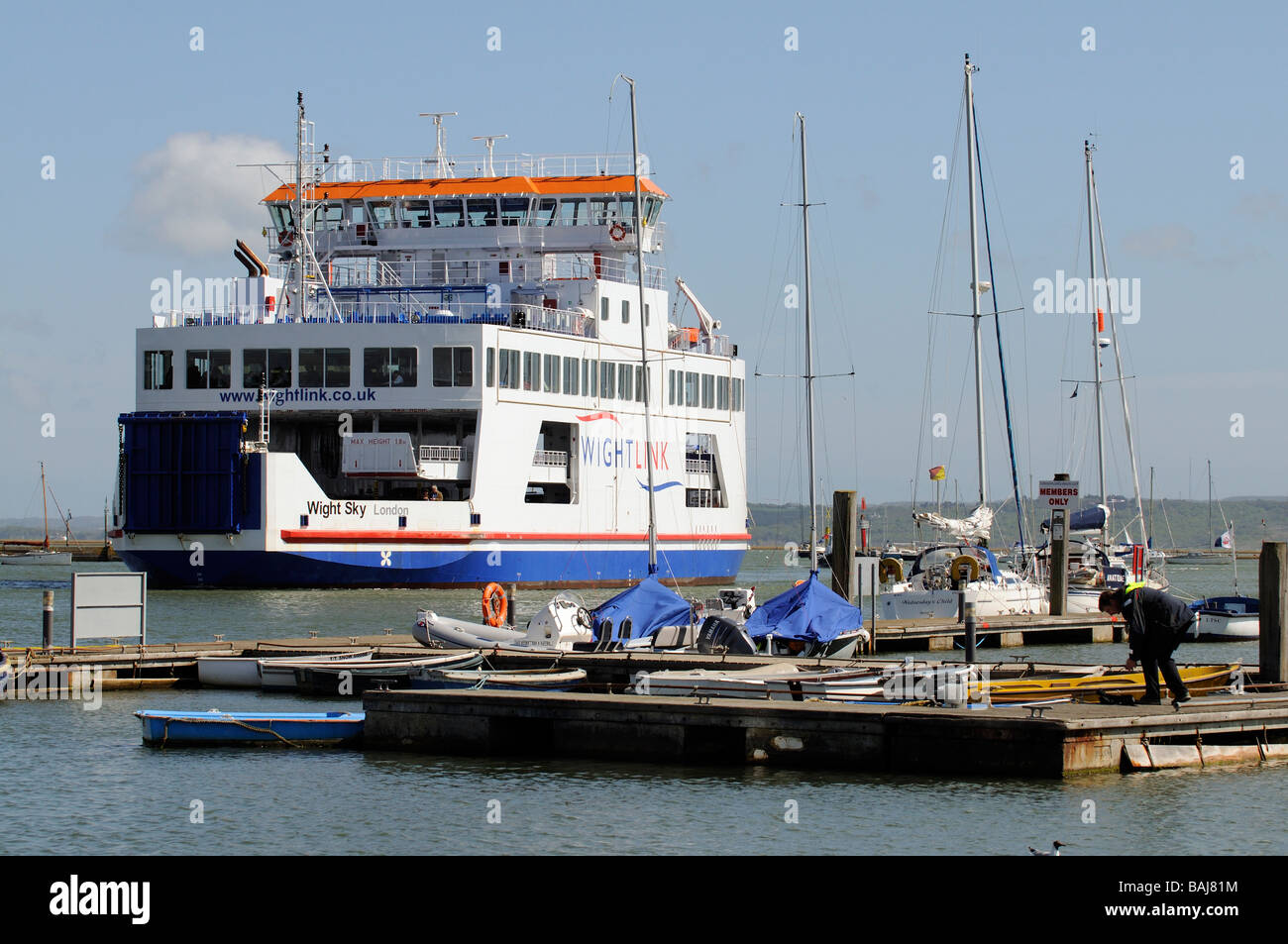 Isle of wight ferry lymington river hi-res stock photography and images ...