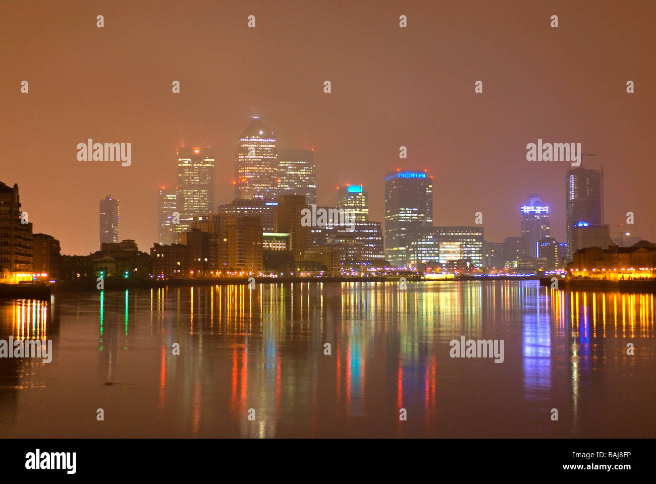 Canary Wharf at night Stock Photo - Alamy