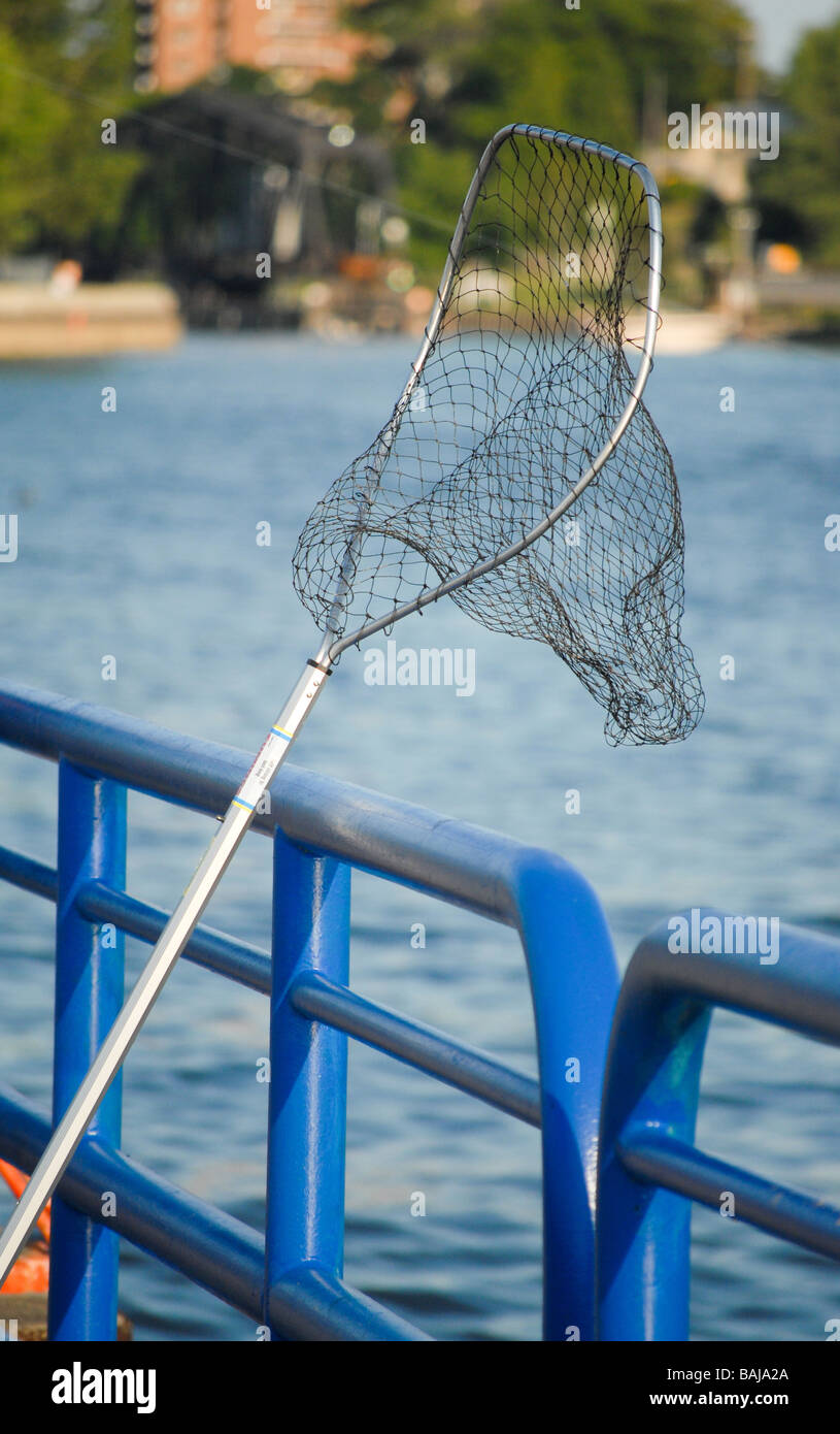 https://c8.alamy.com/comp/BAJA2A/a-large-fishing-net-leans-on-the-rail-at-a-pier-over-lake-michigan-BAJA2A.jpg