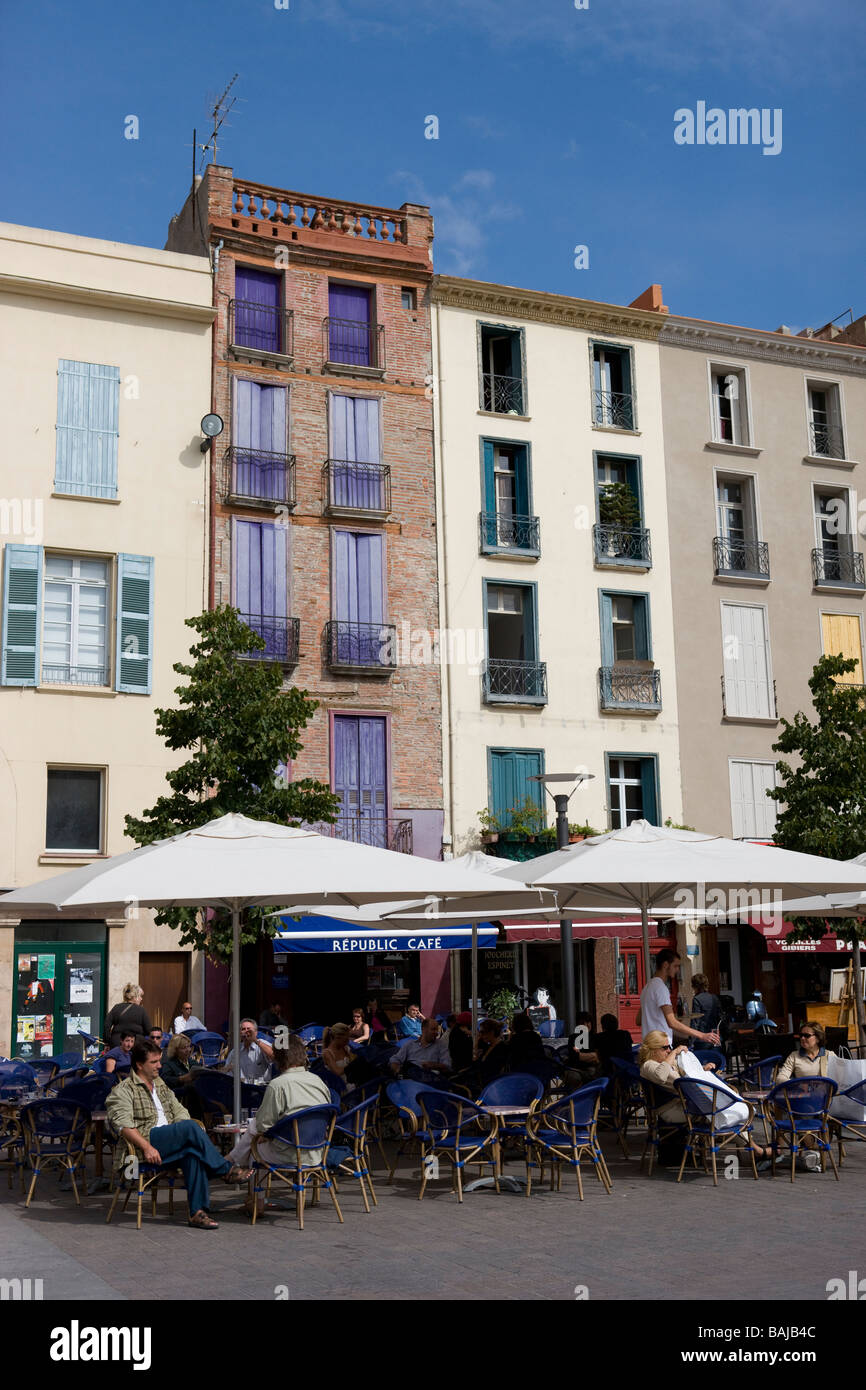 Restaurant in Perpignan France Stock Photo - Alamy