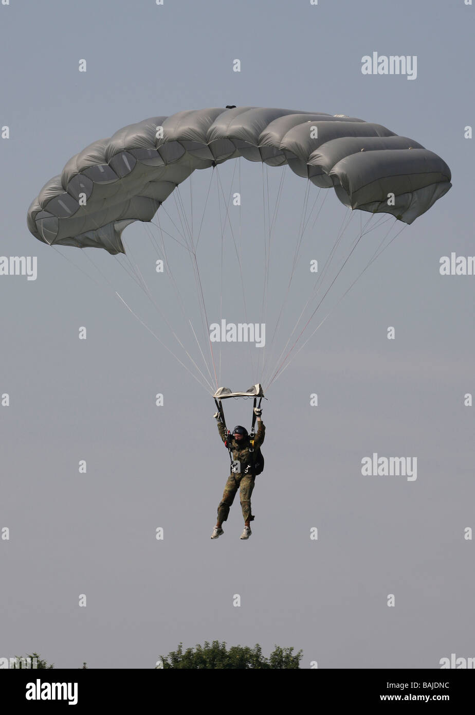 Army Freefall Parachute Competition Stock Photo - Alamy