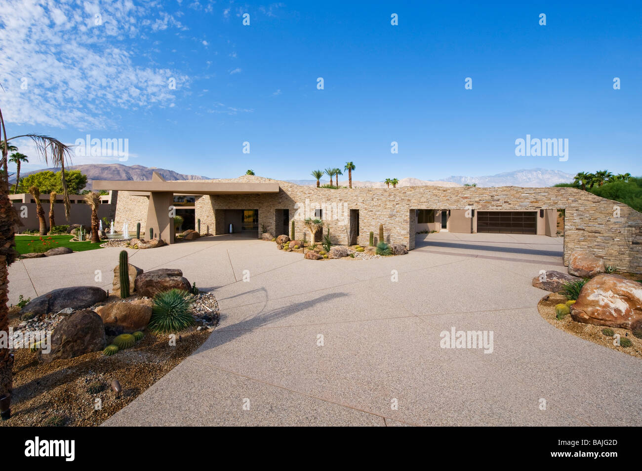 Modern house exterior hi-res stock photography and images - Alamy