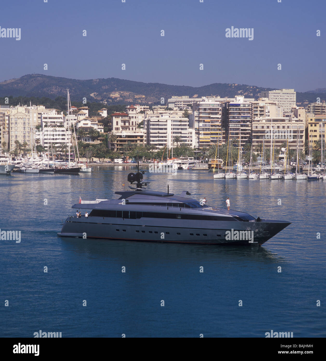 Sanlorenzo 40 Alloy ( 38,50 mtrs ) luxury superyacht en route  for Palma International Boat Show 2009 Stock Photo