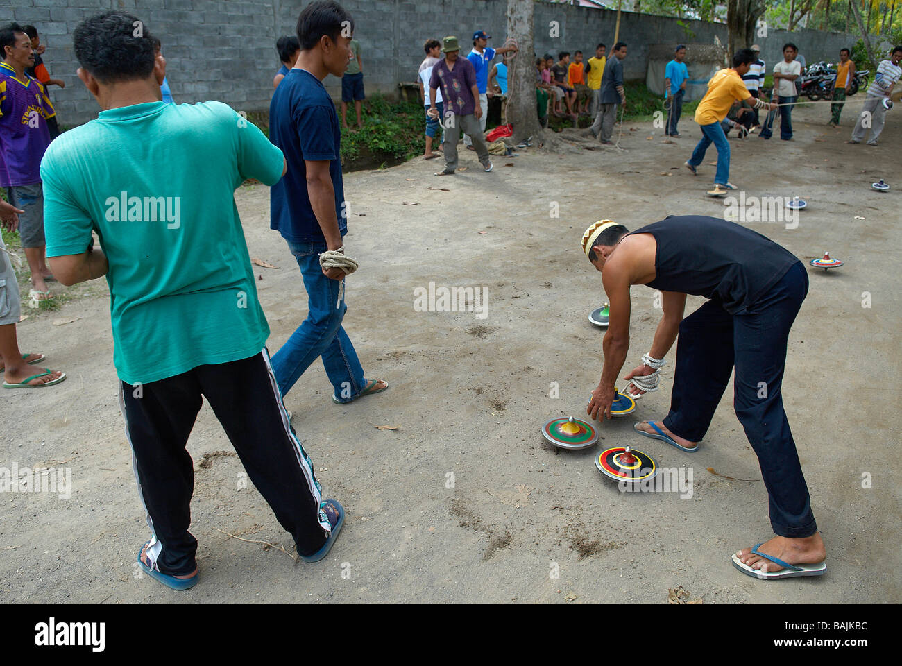 Indonesia, Lombok, Spinning top competition Stock Photo Alamy