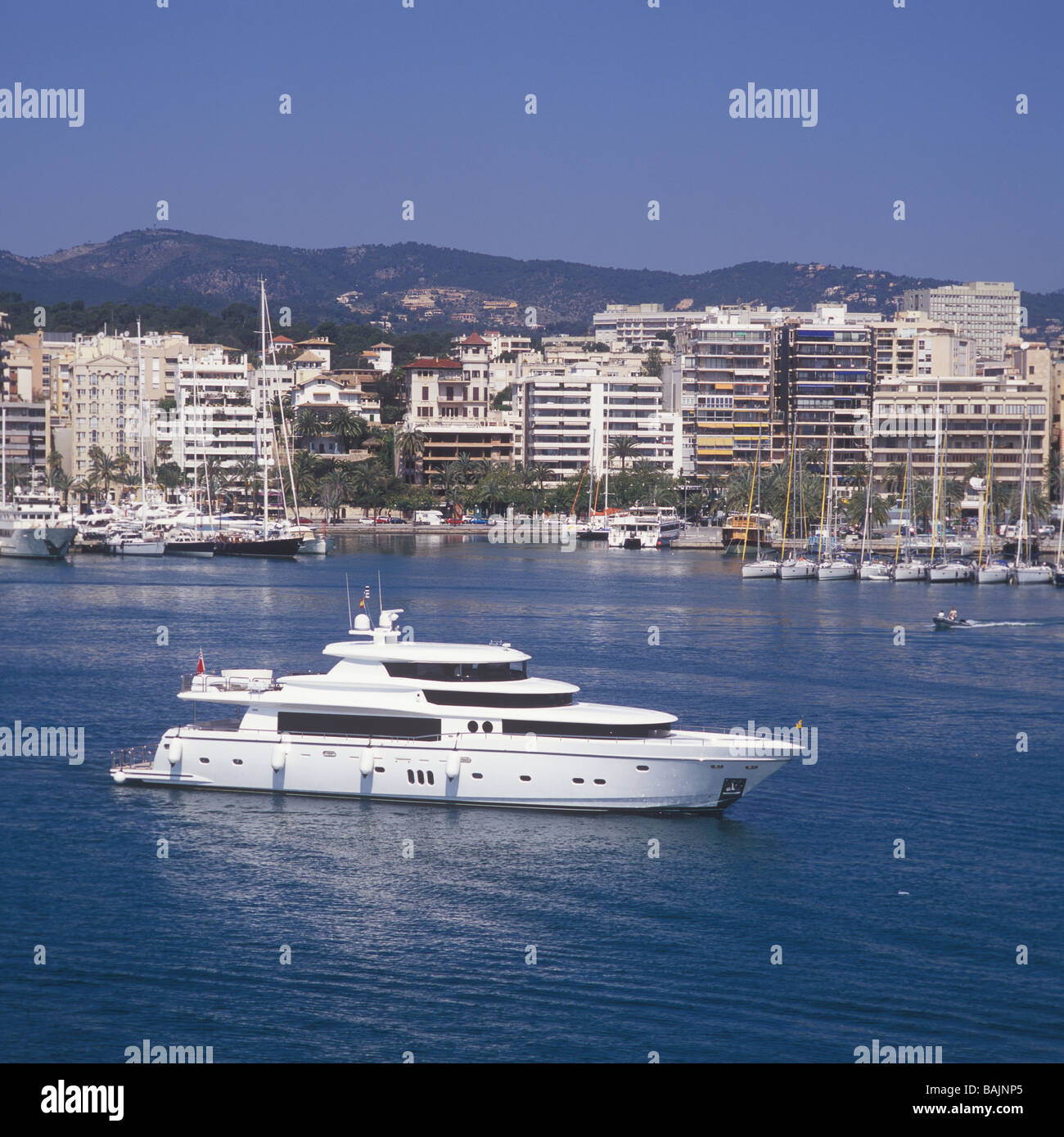 Luxury superyacht Johnson 105 ( 32 mtrs 'White Shark' ) en route for Palma International Boat Show 2009 Stock Photo