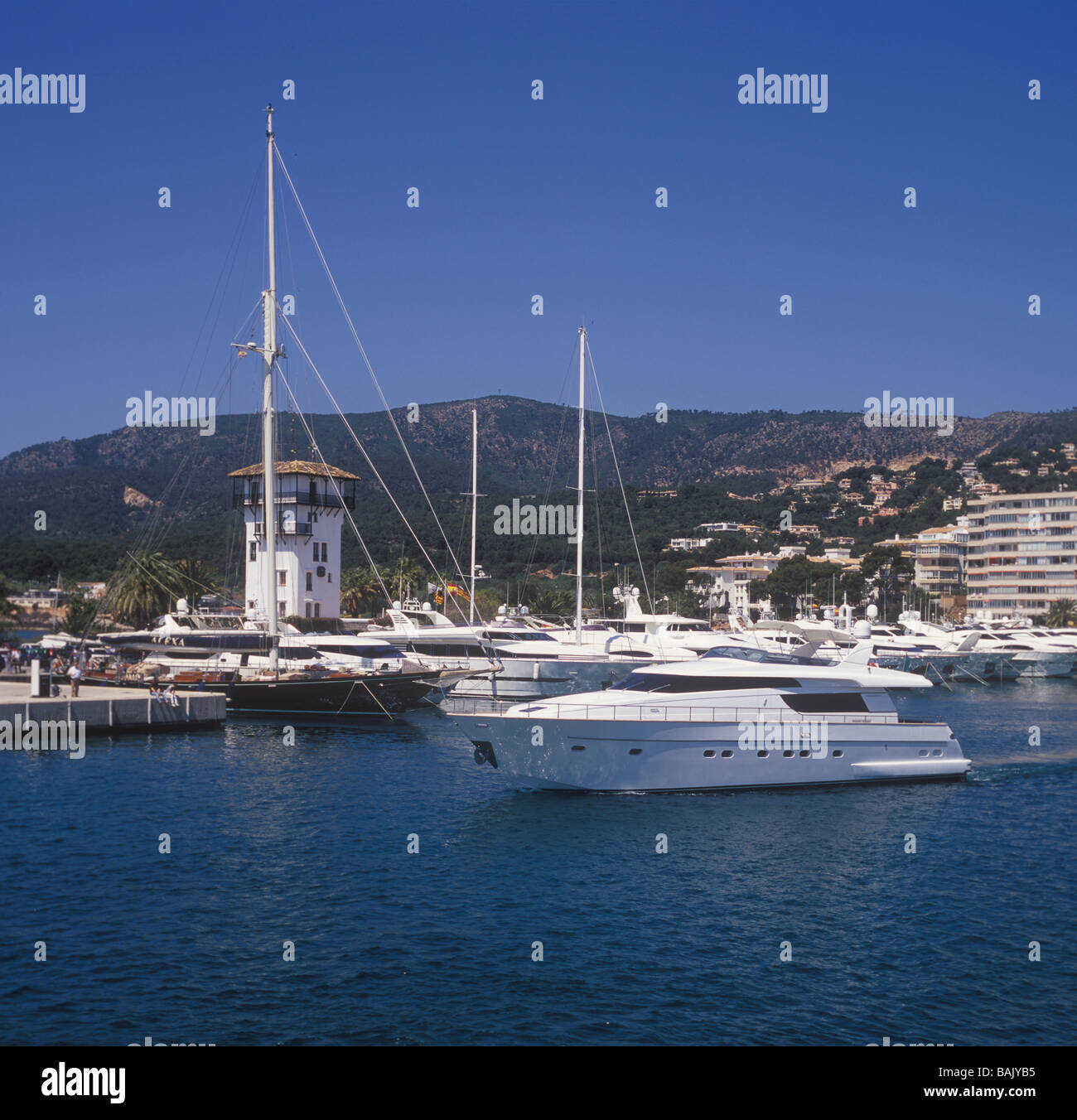 Sanlorenzo SL72 (22 mtrs) luxury superyacht departing Puerto Portals Marina, South West Mallorca Stock Photo