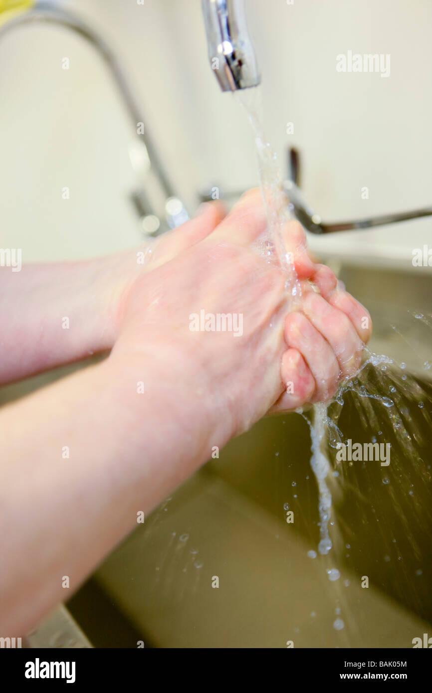 nurse washing hands correctly Stock Photo Alamy