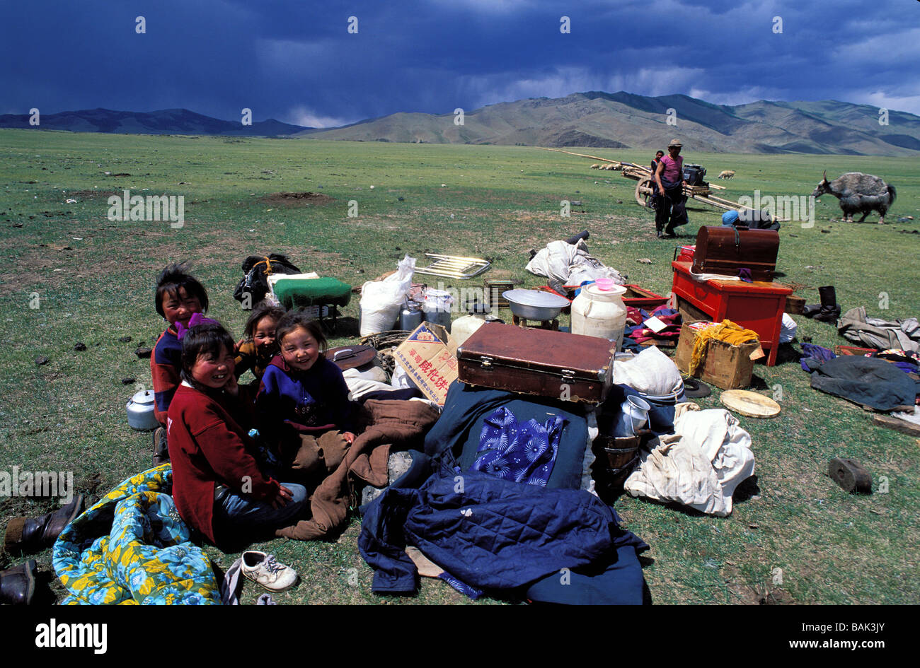 Mongolia, Arkhangai province, erecting a yurt, nomads Stock Photo