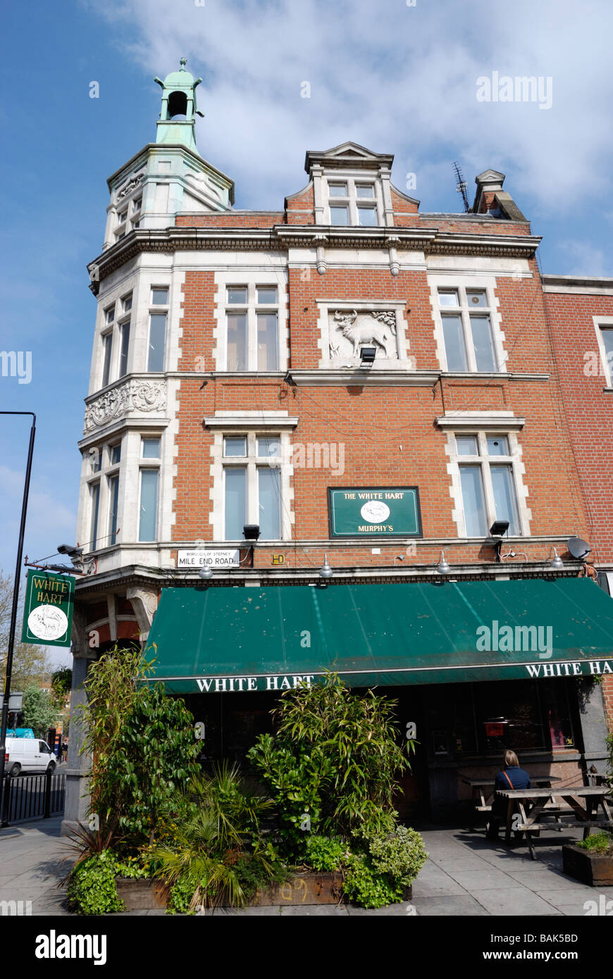The White Hart Pub in Mile End Road Whitechapel London E1 Stock Photo