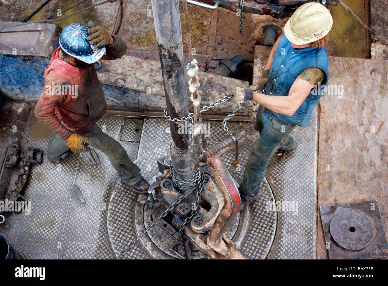 Roughnecks working on an oil rig in New Mexico USA Stock Photo Alamy