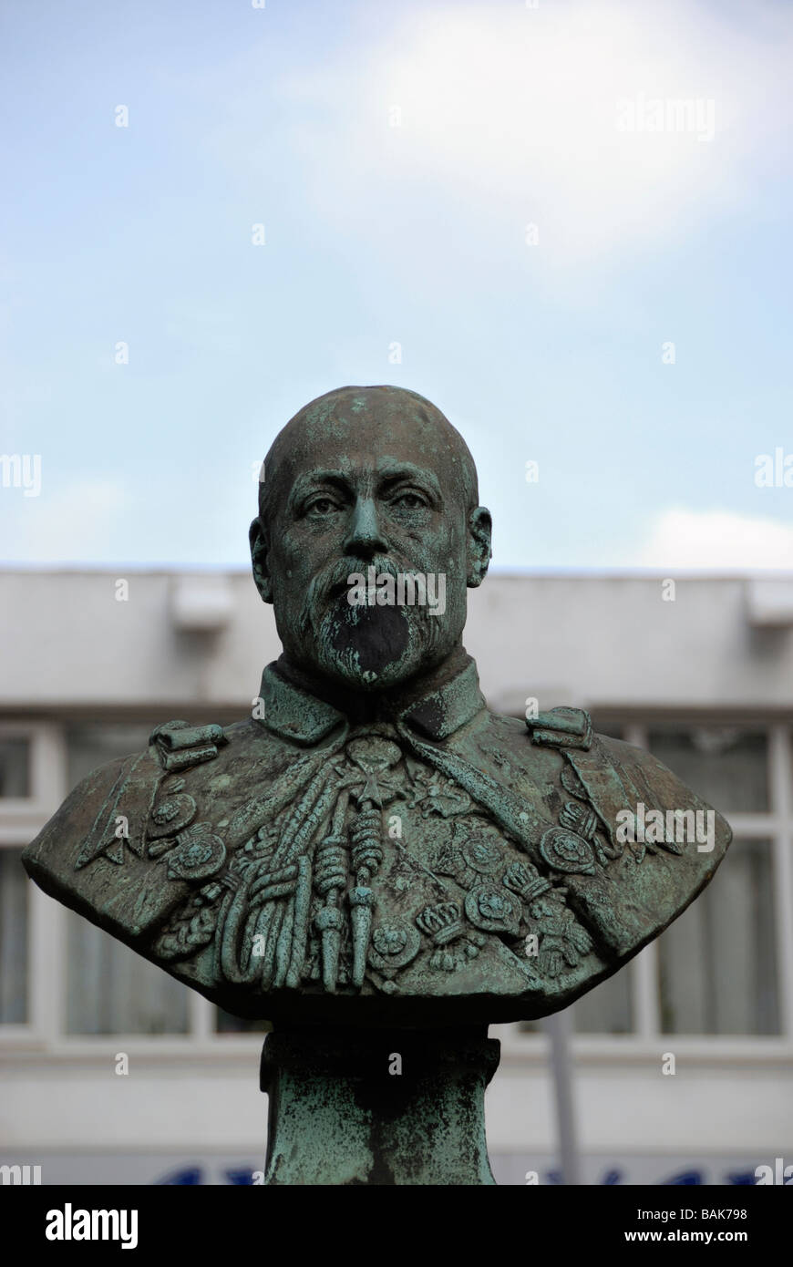 Bronze statue of King Edward VII in Mile End Road London Stock Photo