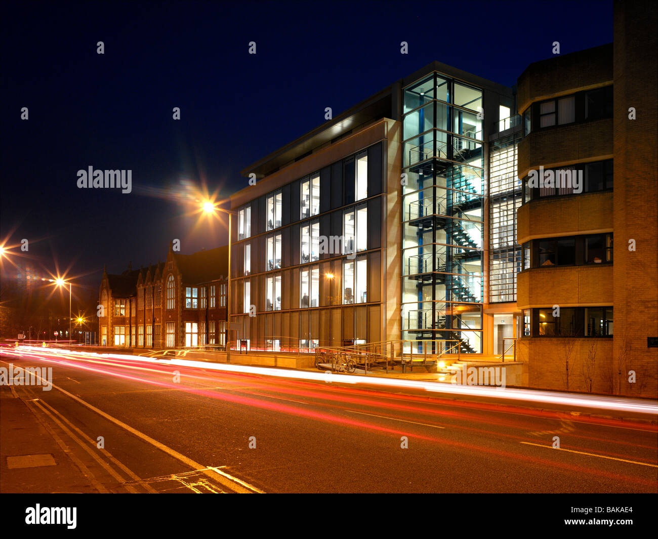 Information Engineering Laboratories, Oxford, United Kingdom, Rmjm, Information engineering laboratories nighttime view of whole Stock Photo