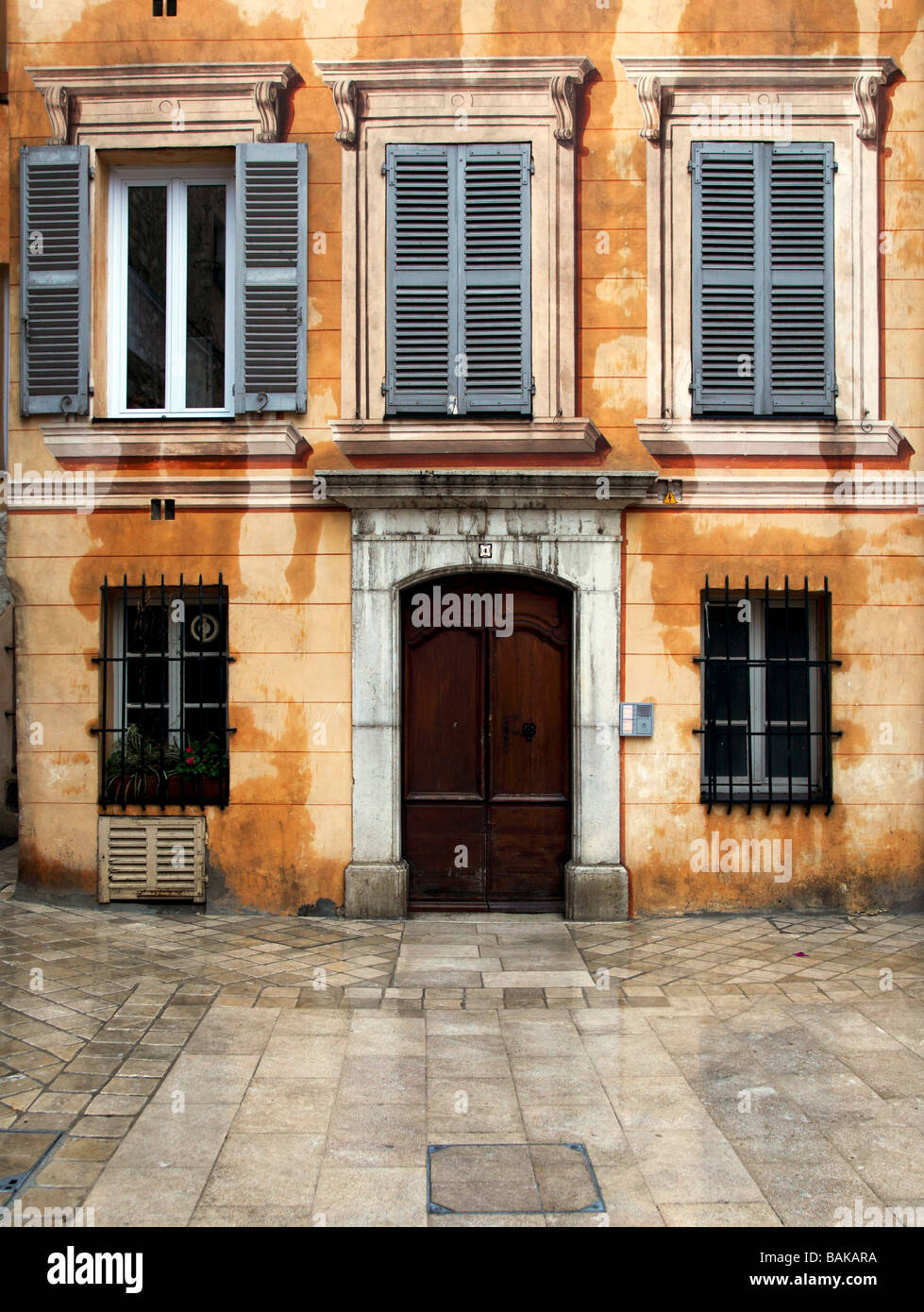 Yellow Stone House High Resolution Stock Photography and Images - Alamy