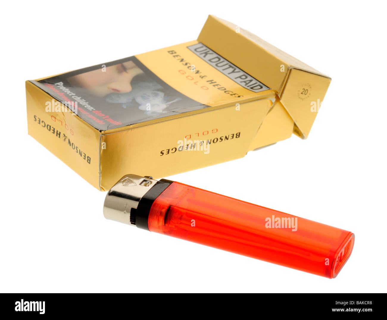 Håndfuld Landbrugs overtro Packet of 20 Benson Hedges Cigarettes with Disposable Lighter Stock Photo -  Alamy