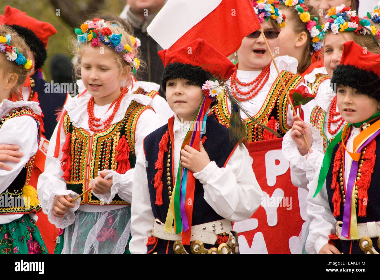 Group of kids wearing traditional clothing march in Chicago Polish ...