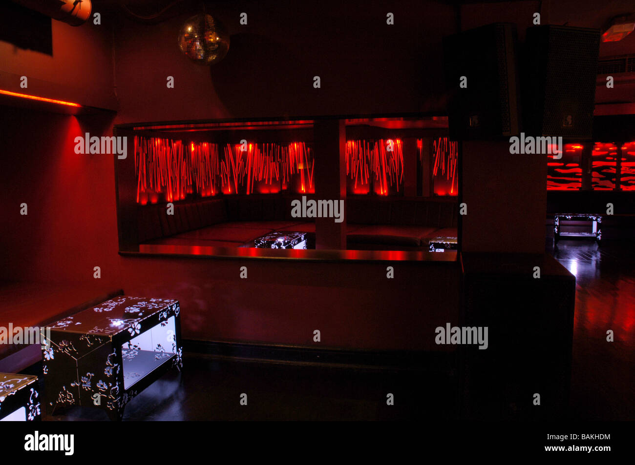 City street corner nightclub hi-res stock photography and images - Alamy