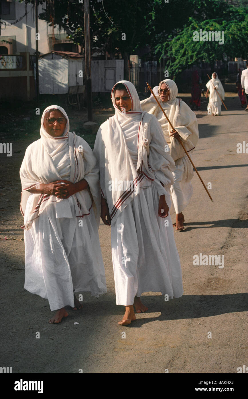 India, Gujarat State, Palitana, Jain nuns Stock Photo Alamy