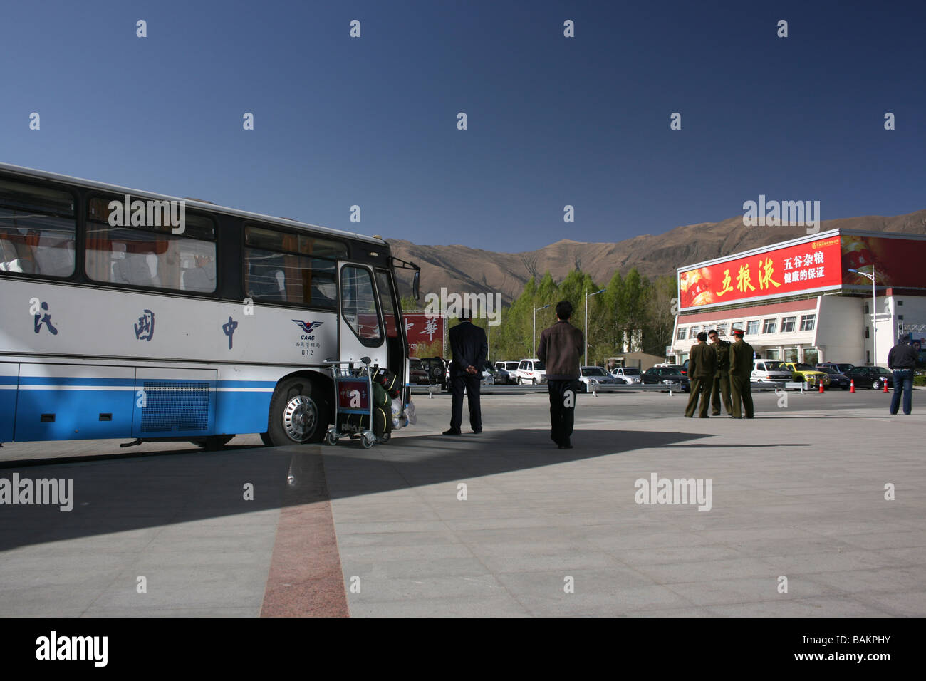 lhasa-airport-tibet-stock-photo-alamy