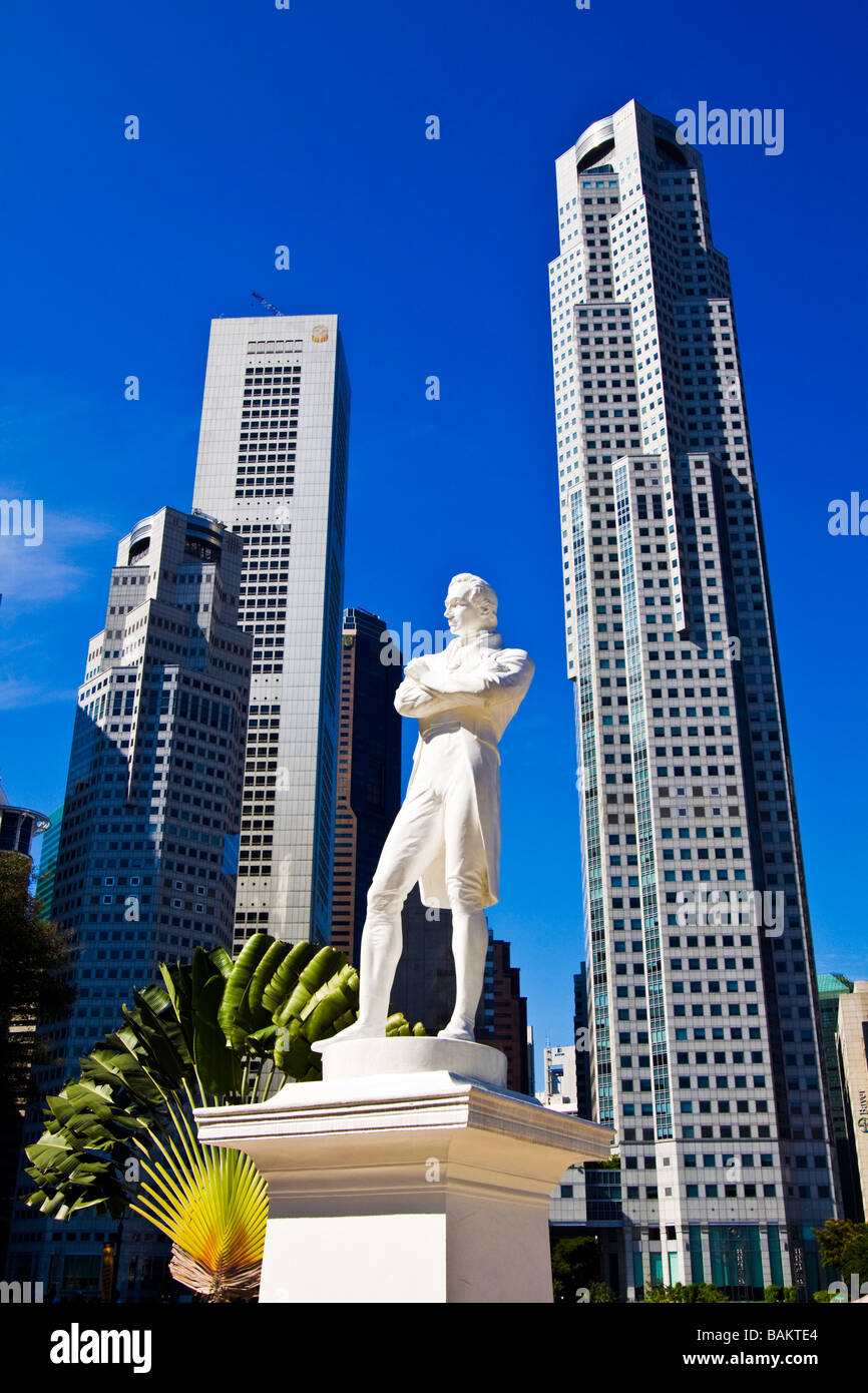 Patung Raffles Singapore, Singapore Riverwalk, Raffles Statue Stock Photo - Alamy