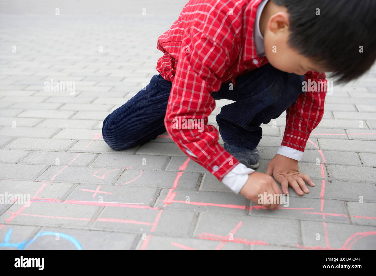 Boy Drawing On Sidewalk With Chalk Stock Photo - Alamy
