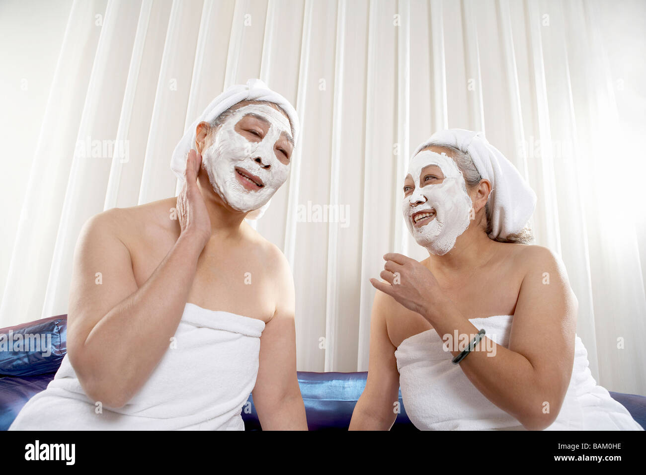 Chinese women face masks hi-res stock photography and images - Alamy