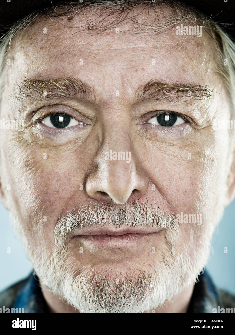 Portrait of a senior man Stock Photo - Alamy