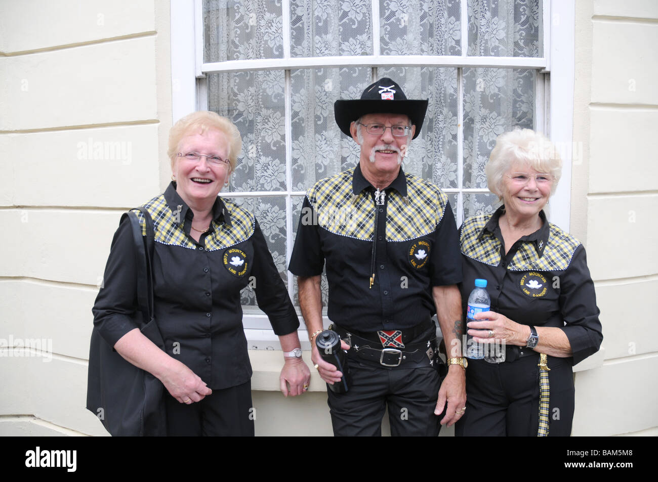 3 Misty Mountain line dancers take a rest after dancing at the Penryn street festival Stock Photo