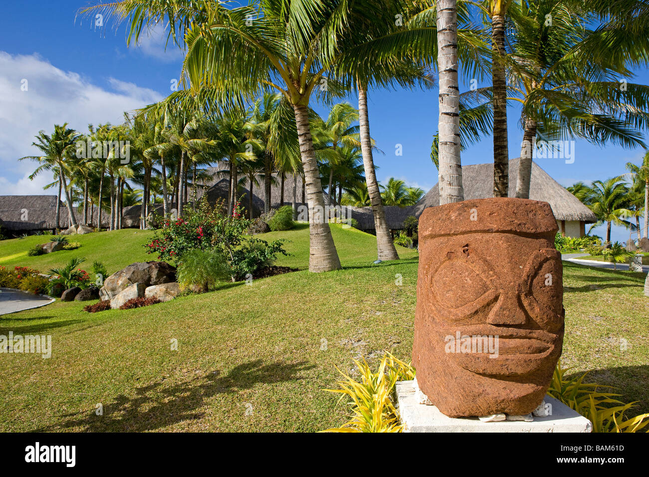 Tiki statue bora bora hi-res stock photography and images - Alamy
