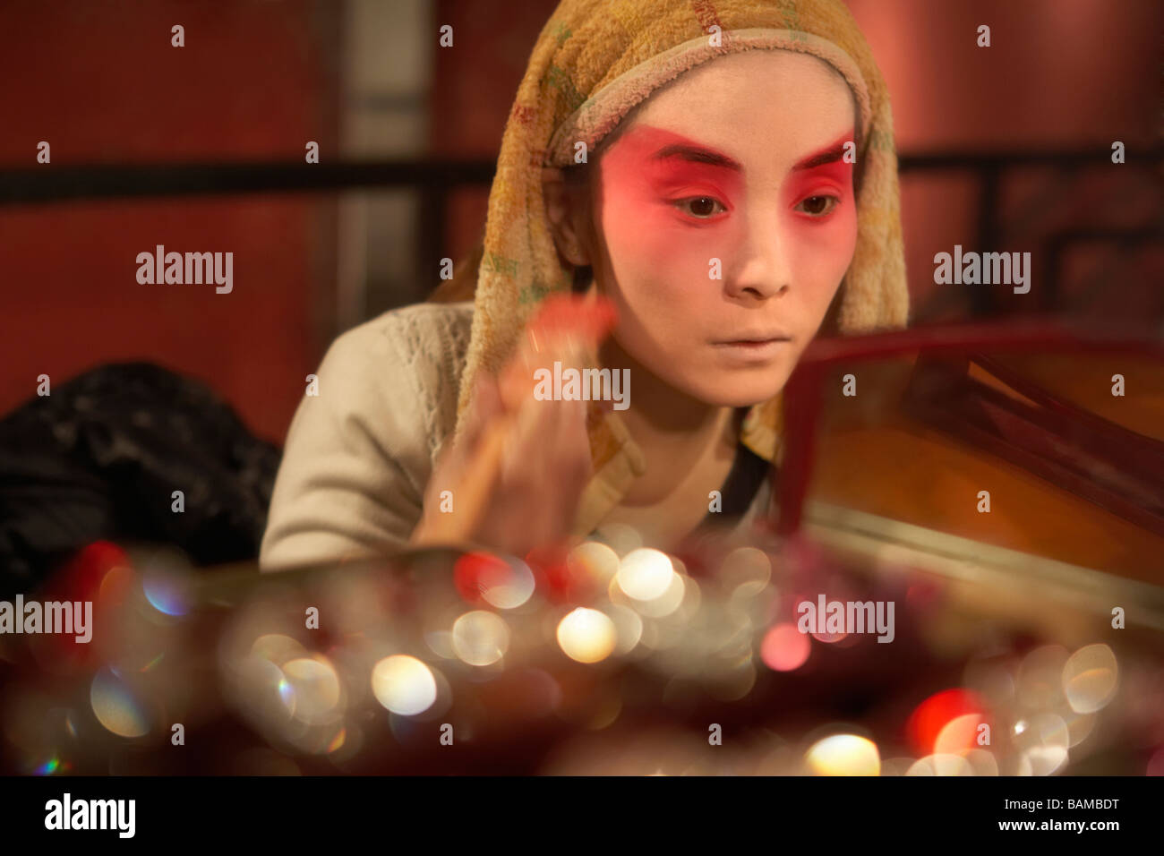 Woman Applying Make Up With Brush Stock Photo Alamy woman-applying-make-up-with-brush-stock-photo-alamy