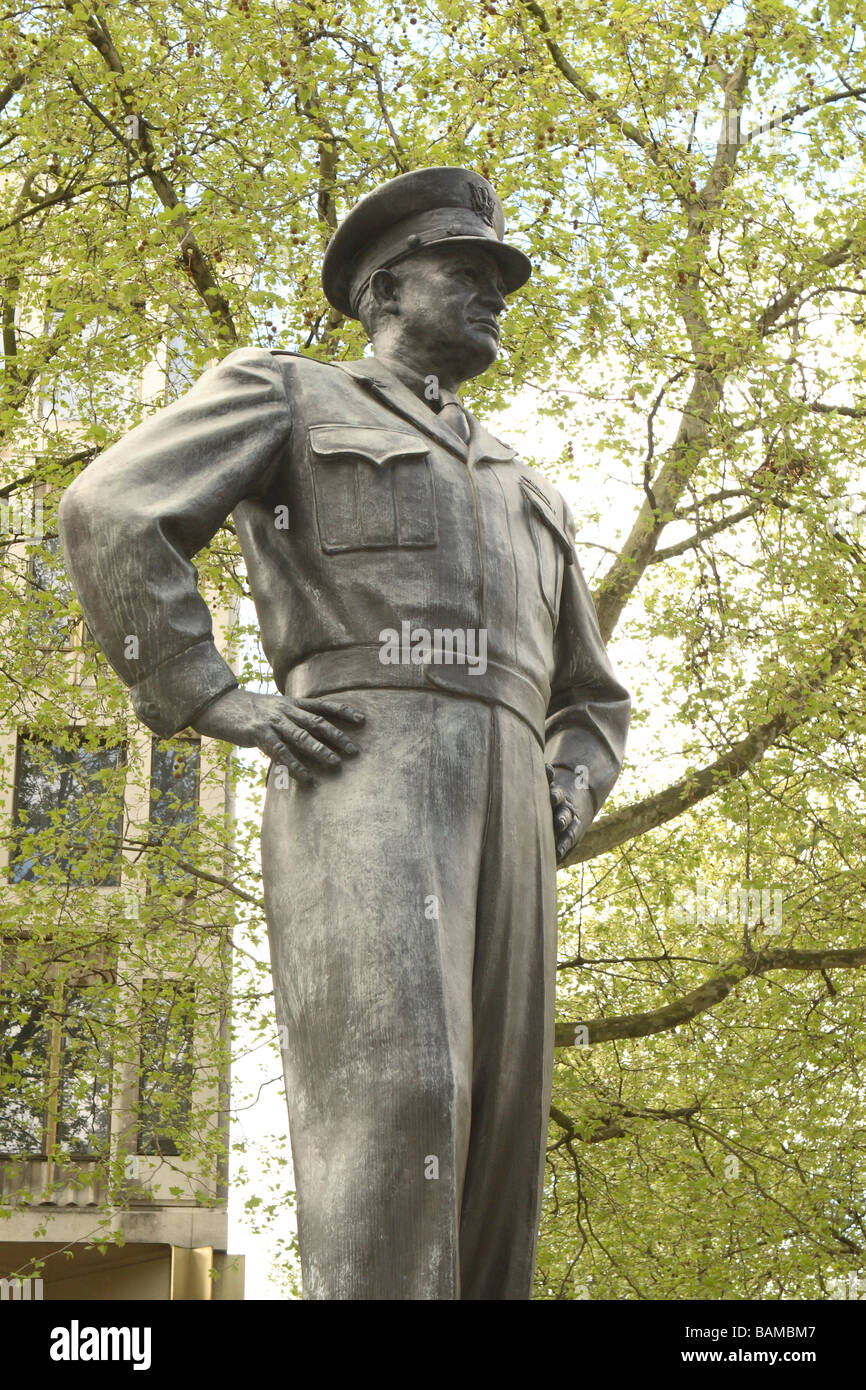 London Grosvenor Square statue of General Dwight D Eisenhower Allied Supreme Commander during World War 2 Stock Photo