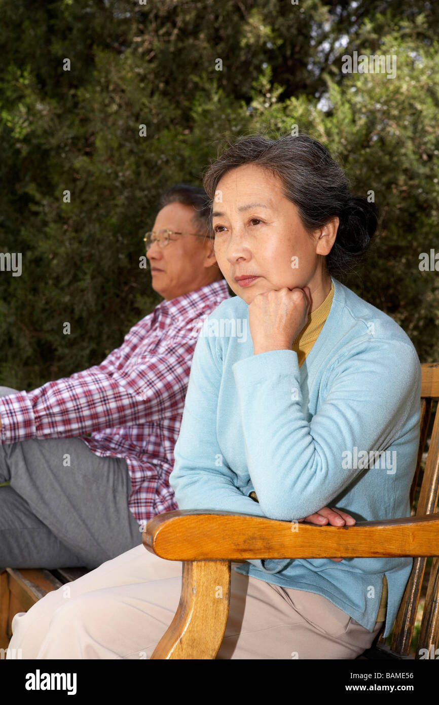 Man And Woman Sitting On Park Bench Stock Photo - Alamy