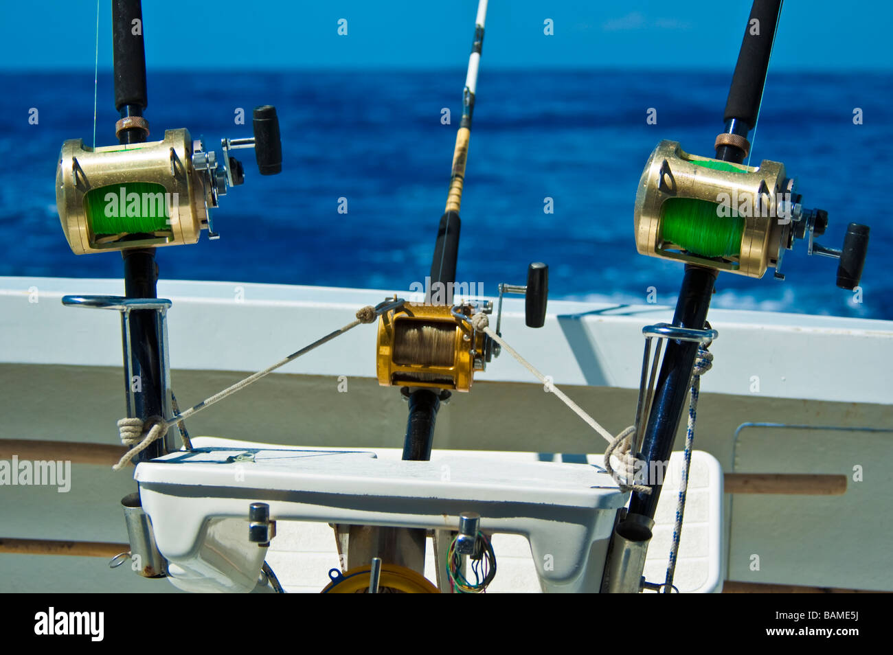 https://c8.alamy.com/comp/BAME5J/big-game-fishing-rods-with-reels-on-fishing-boat-mauritius-hochsee-BAME5J.jpg