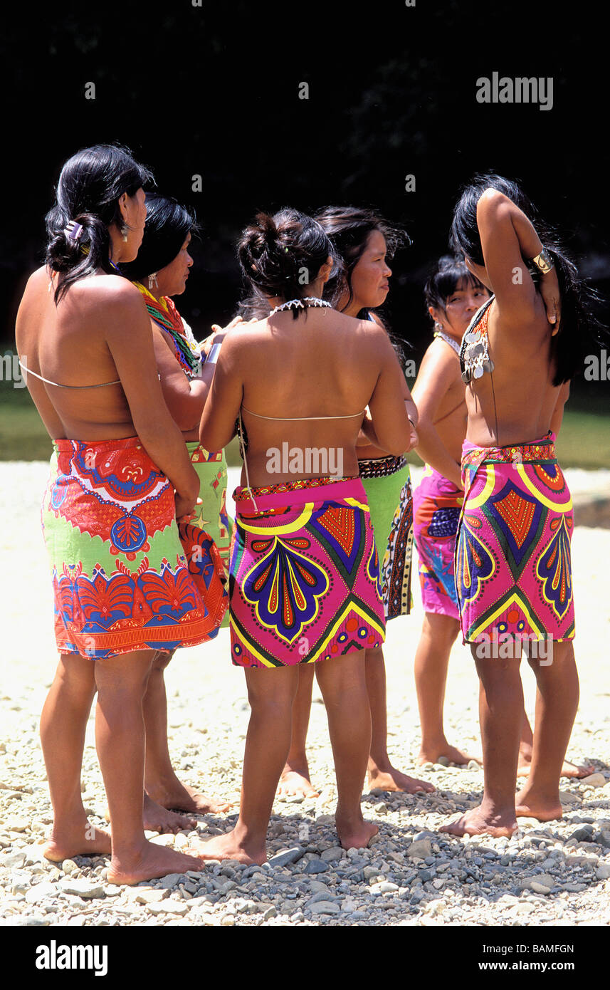 Panama, Panama and Colon Provinces, Chagres National Park, Parque Nacional Chagres, group of Embera Indian  women Stock Photo
