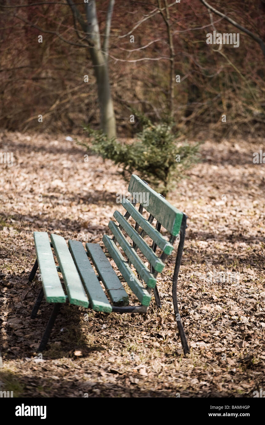 Classic park bench hi-res stock photography and images - Alamy