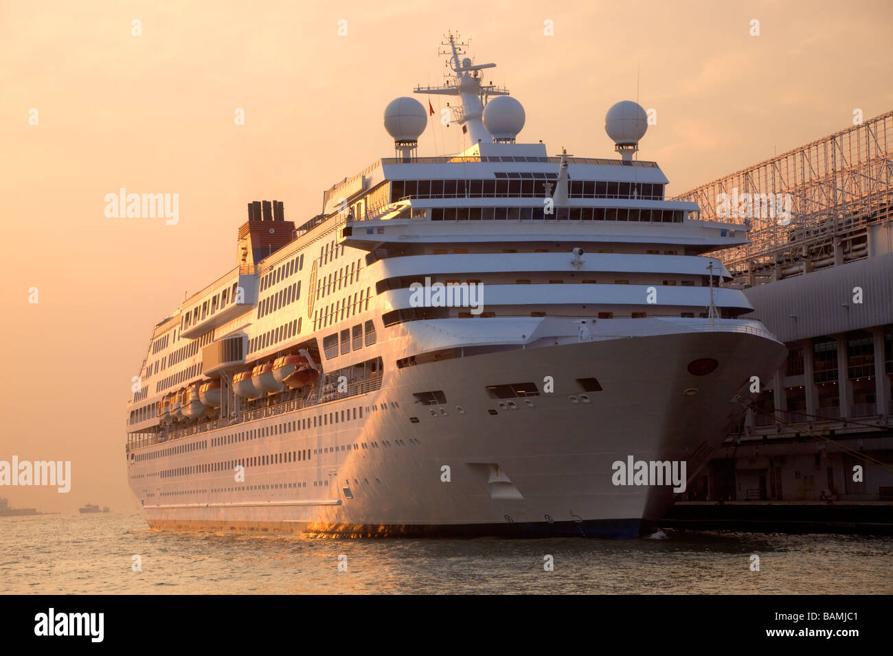 Docked cruise ship sunset hi-res stock photography and images - Alamy
