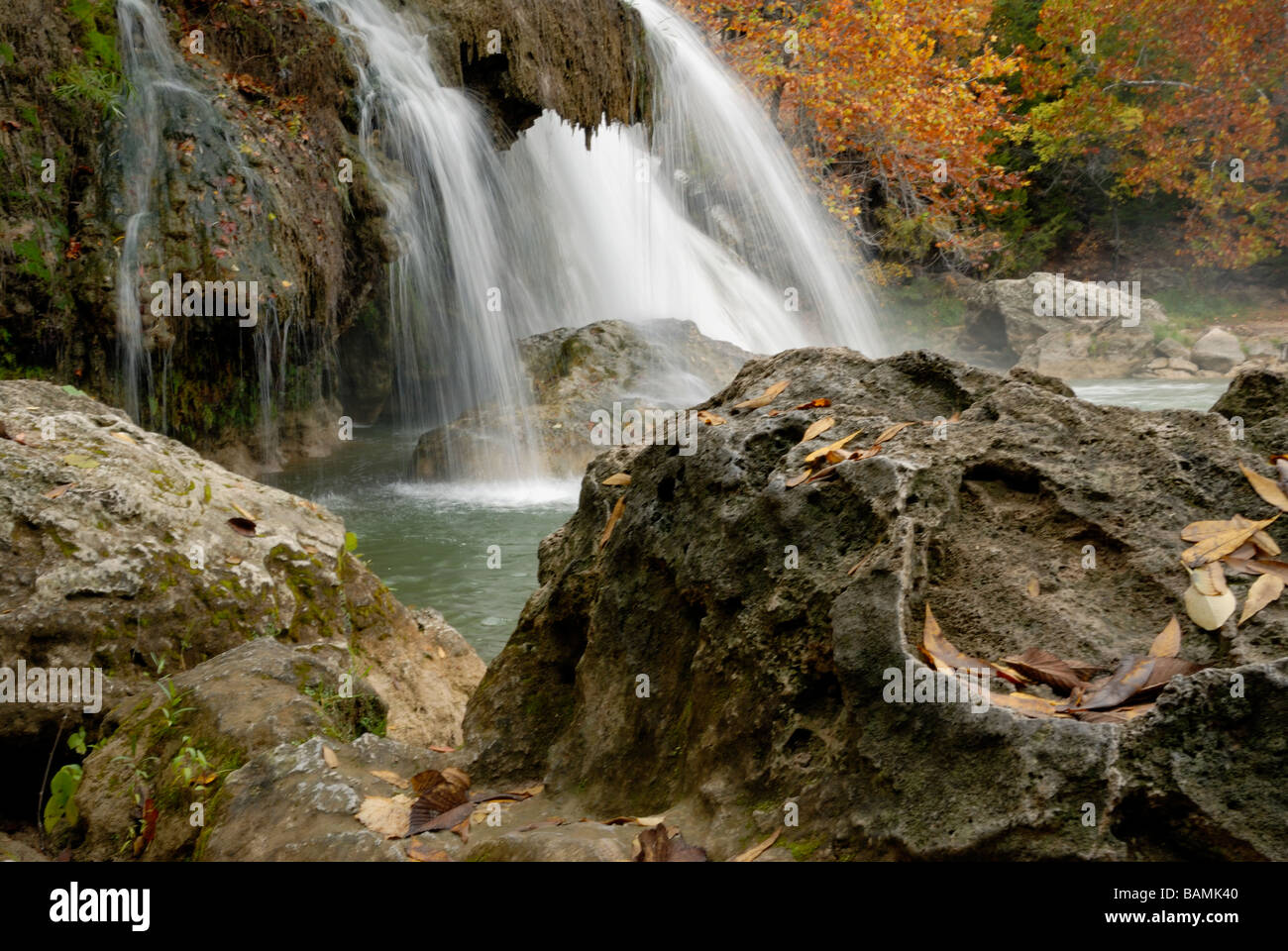 A 77-foot waterfall flows over mossy rocks at Turner Falls Park in the Arbuckle Wilderness area near Davis, Oklahoma, USA . Stock Photo