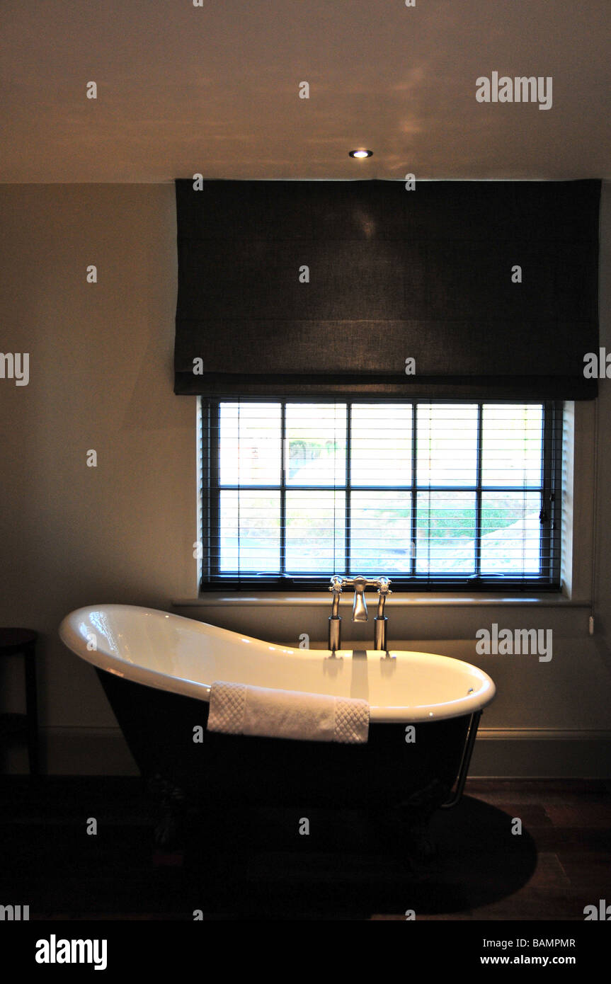 Roll Top Bath High Resolution Stock Photography and Images Alamy