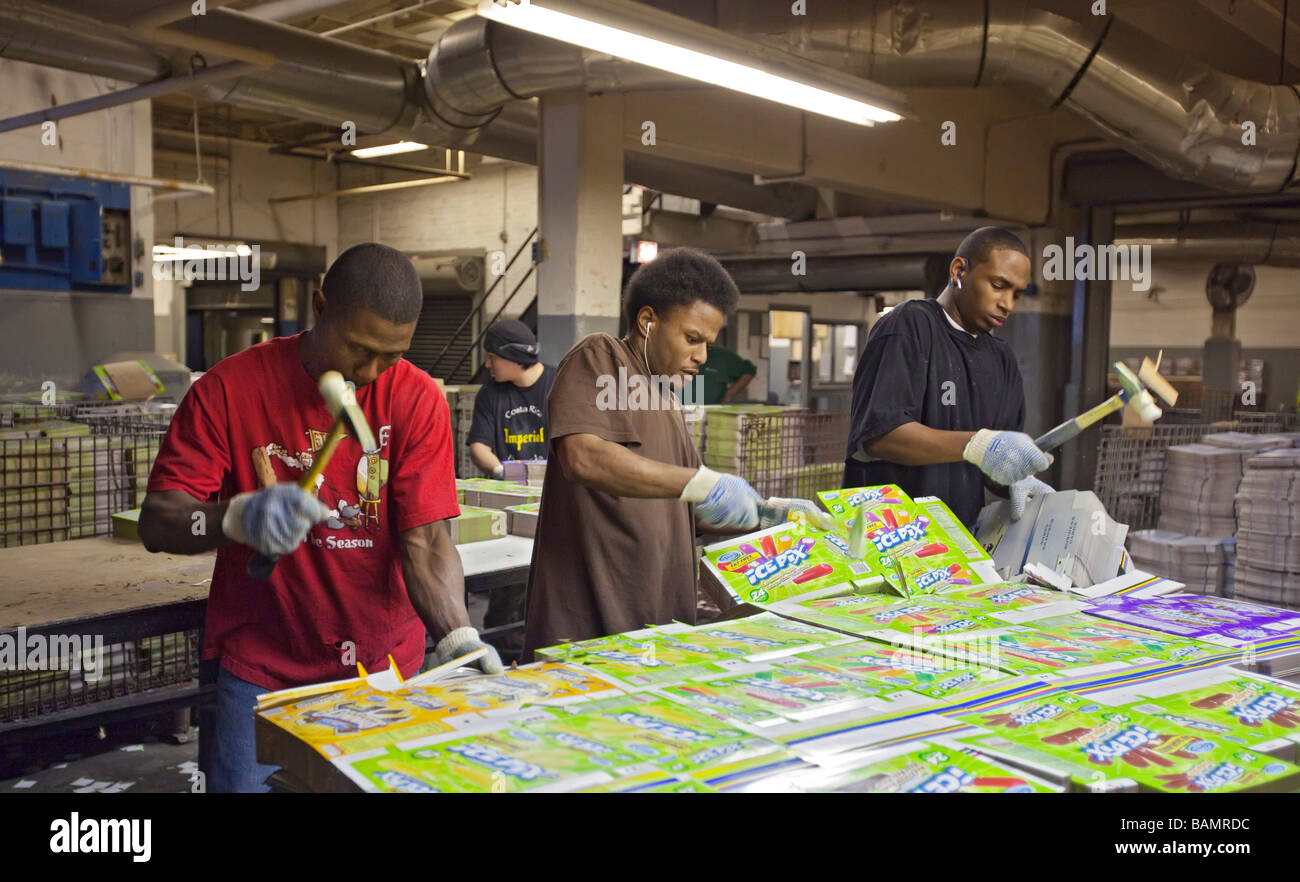 Workers Make Boxes for Retail Products Stock Photo - Alamy