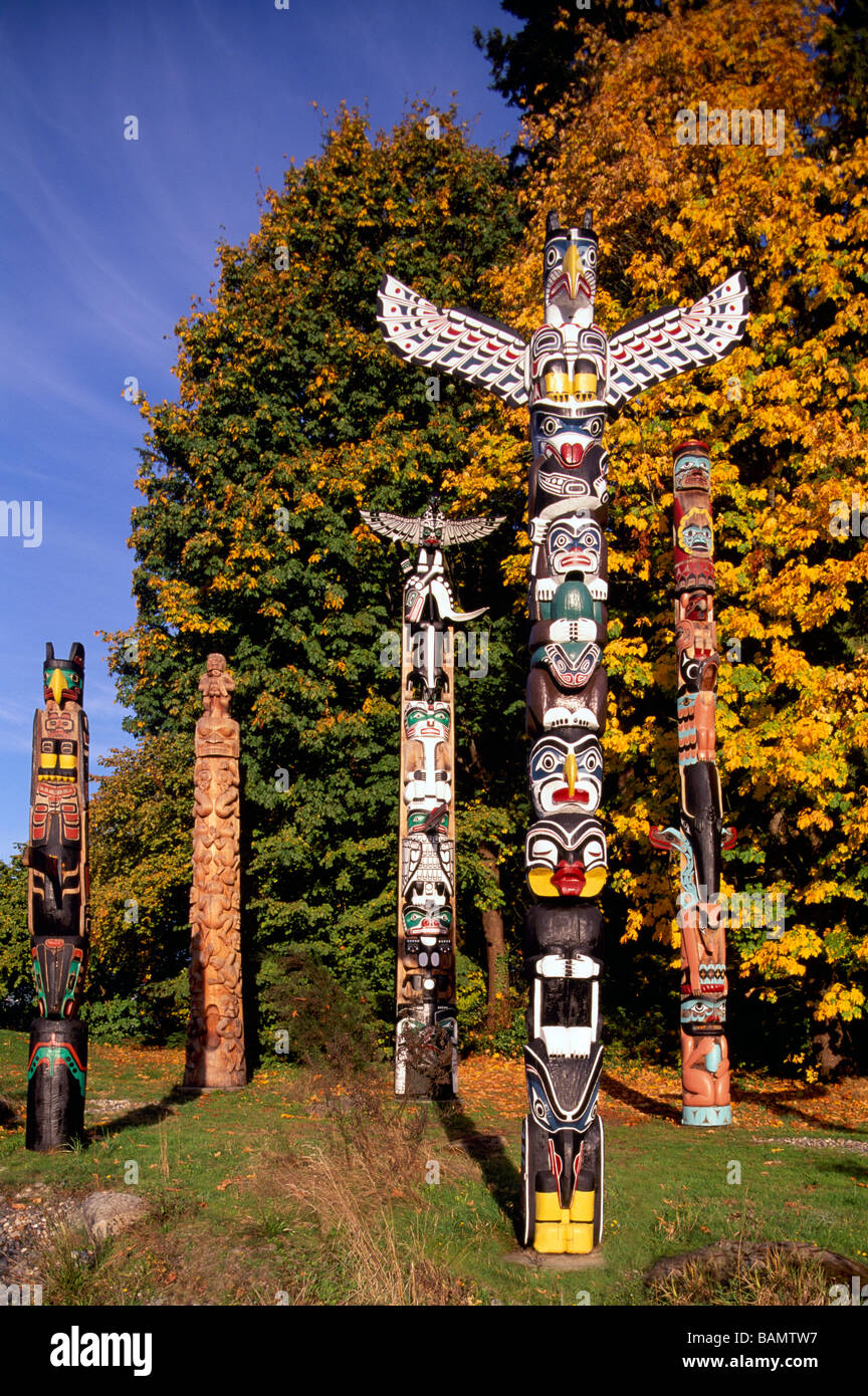 Totem Poles, Stanley Park, Vancouver, BC, British Columbia, Canada -  Brockton Point in Autumn Color, Fall Colour Scenic Stock Photo - Alamy