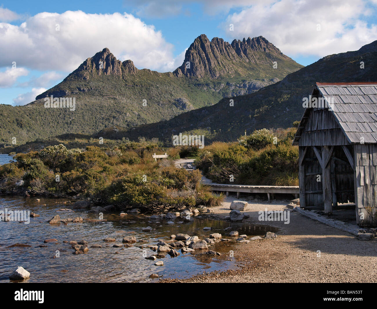 DOVE LAKE AND BOAT HOUSE CRADLE MOUNTAIN LAKE ST CLAIR NATIONAL PARK