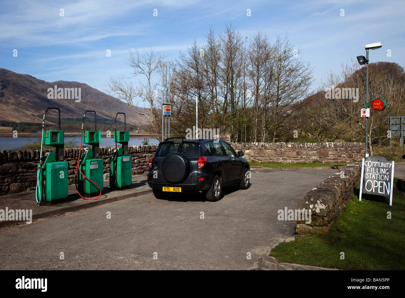 A 2009 village petrol station taken over by a community group. Tourist Car at Filling Station_ Applecross, Loch Carron, Wester Ross, Scotland Stock Photo
