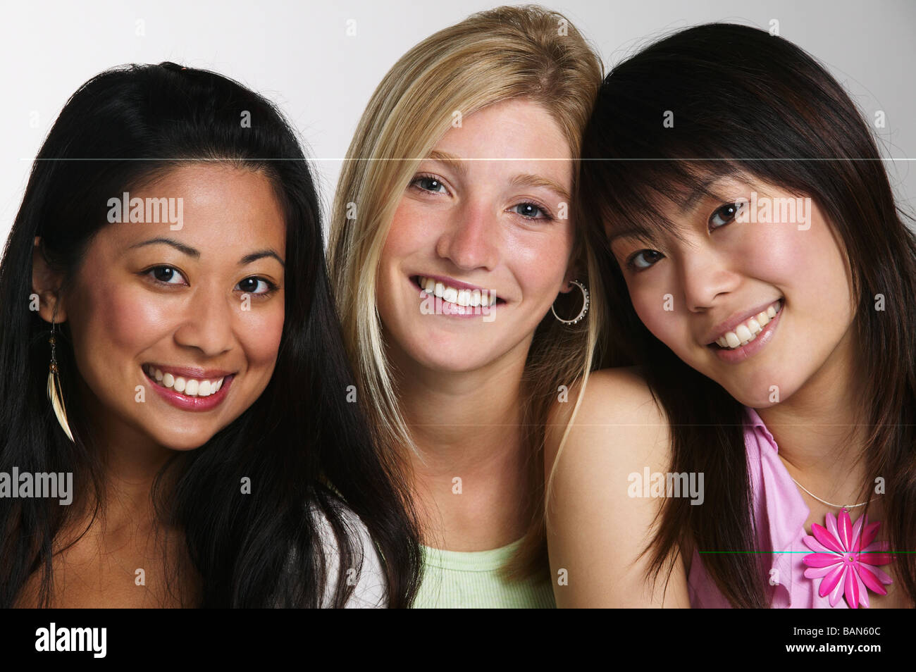 Women with camera hi-res stock photography and images - Alamy