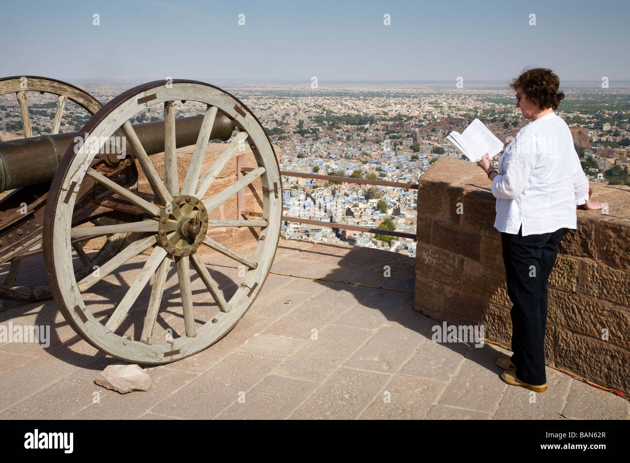 Tourist standing beside a cannon at Mehrangarh Fort, Jodhpur, Rajasthan, India Stock Photo
