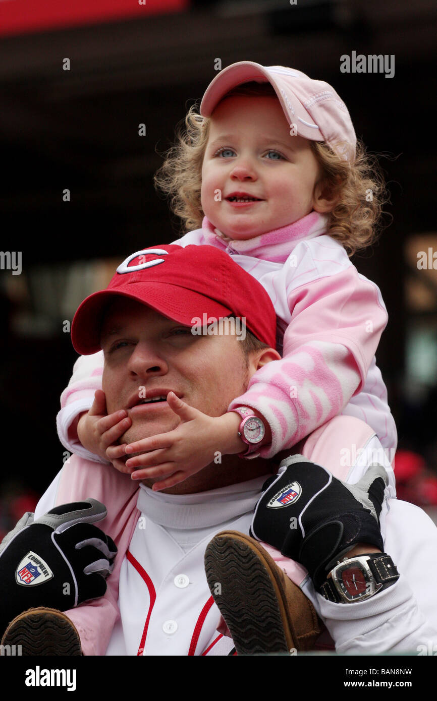 father daughter on shoulder watching baseball game cincinnati Stock